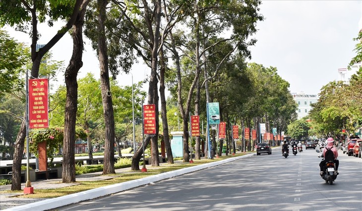 Warga Etnis Minoritas dan Kaum Penganut Agama di Daerah Dataran Rendah Sungai Mekong Percaya akan Keberhasilan Kongres Nasional ke-13 PKV - ảnh 1