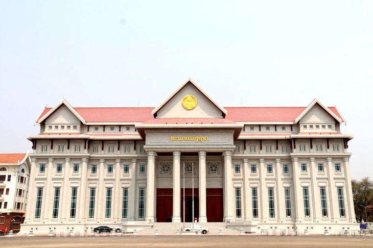 Vietnam Serahkan Proyek Bangunan Gedung Parlemen Baru kepada Laos - ảnh 1