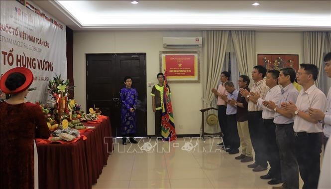 Komunitas Warga Vietnam di Malaysia dengan Hormat Berkiblat ke Nenek Moyang - ảnh 1