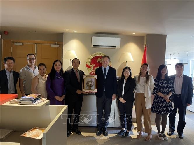 Ciptakan Lingkungan yang Kondusif bagi Investor untuk Berikan Kepentingan kepada Vietnam dan Spanyol - ảnh 1