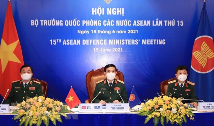 Konferensi ke-15 Menhan Negara-Negara ASEAN Diadakan secara Virtual  - ảnh 1