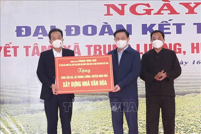 Ketua MN Vuong Dinh Hue Hadiri Festival Persatuan Seluruh Bangsa di Provinsi Thai Nguyen - ảnh 1