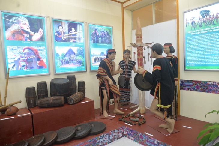 Pameran Instrumen Musik Tradisional Etnis-Etnis Vietnam di Kota Can Tho - ảnh 1