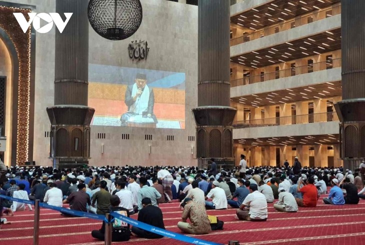 Istiqlal - Masjid hijau pertama di dunia di Indonesia - ảnh 1