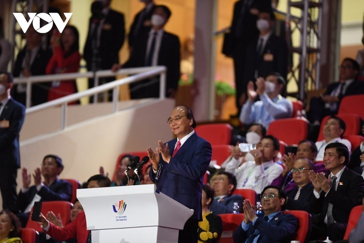 Foto-Foto Terkesan dalam Acara Pembukaan SEA Games ke-31 - ảnh 12