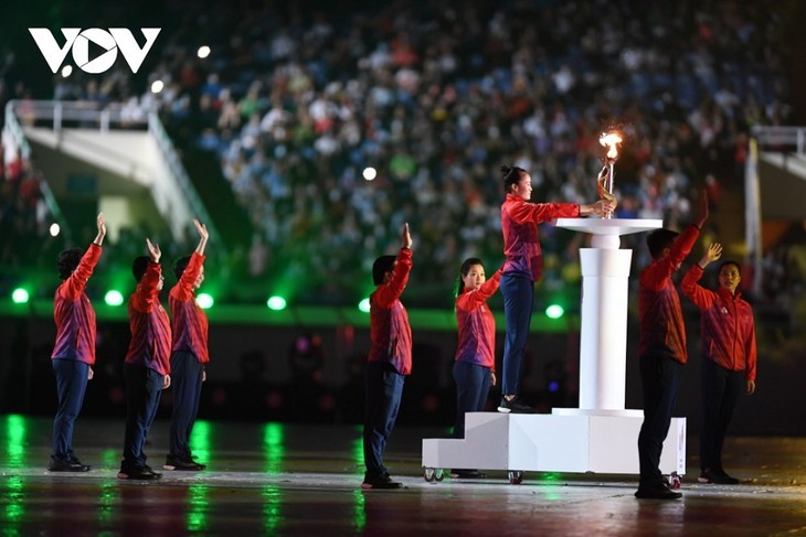 Foto-Foto Terkesan dalam Acara Pembukaan SEA Games ke-31 - ảnh 13