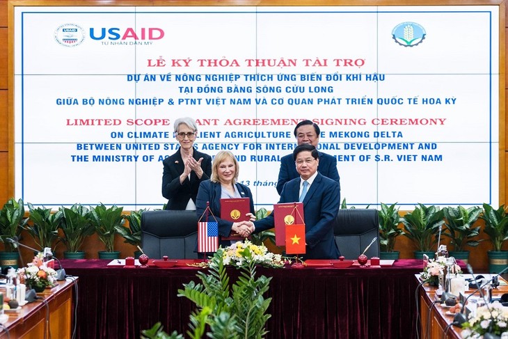 USAID Bekerja Sama dengan Kementerian Pertanian dan Pengembangan Pedesaan Vietnam Hadapi Perubahan Iklim di Daerah Dataran Rendah Sungai Mekong - ảnh 1