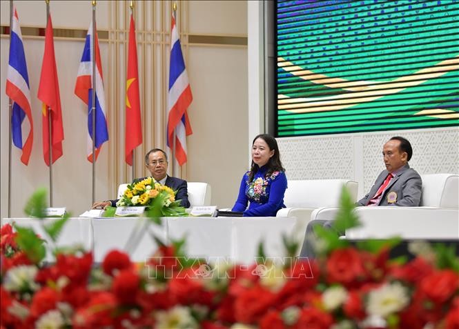 Wapres Vo Thi Anh Xuan Bertemu dengan Komunitas Orang Vietnam di Provinsi Udon Thani (Thailand) - ảnh 1