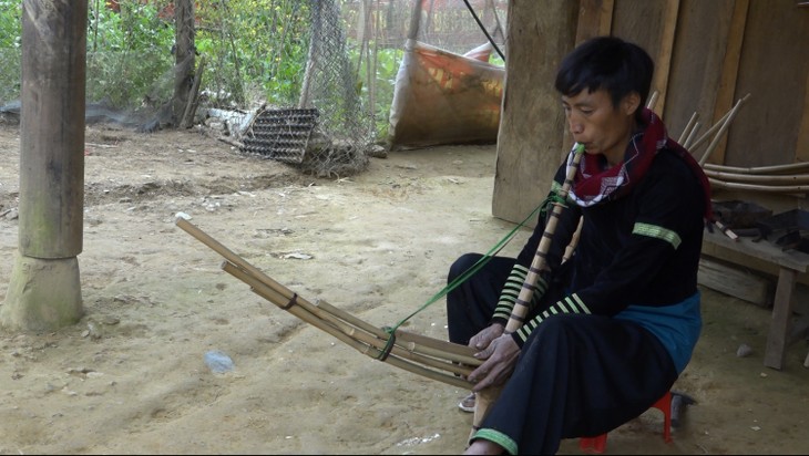 Lestarikan dan Kembangkan Identitas Budaya Tradisional dalam Pengembangan Pariwisata - ảnh 1