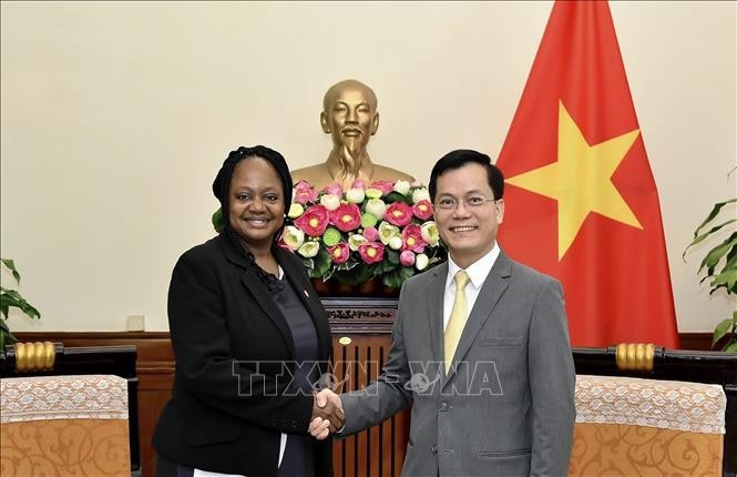 Deputi Menlu Vietnam, Ha Kim Ngoc Terima Deputi Menlu AS, Bonnie D. Jenkins - ảnh 1