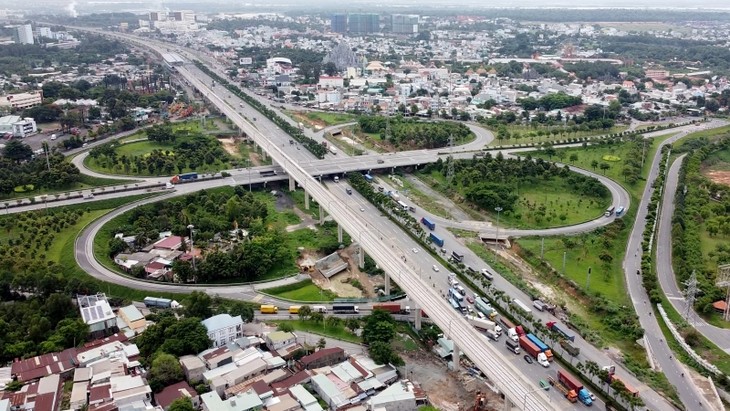 Kota Ho Chi Minh Mengarah ke Pengembangan Jalan Kereta Api yang Menghubungkan Daerah-daerah - ảnh 1