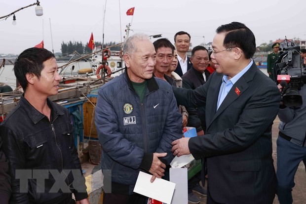 Ketua MN Vuong Dinh Hue Berkunjung dan Ucapkan Selamat Hari Raya Tet di Provinsi Quang Binh - ảnh 1