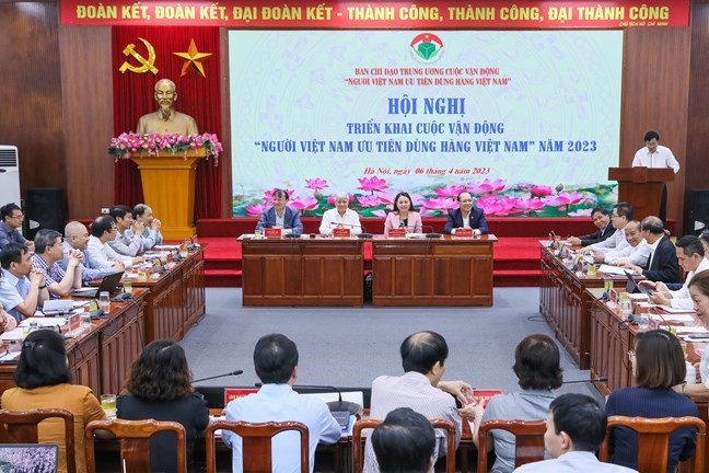 Gencarkan Penggelaran Gerakan “Orang Vietnam Prioritaskan Penggunaan Barang Vietnam” - ảnh 1