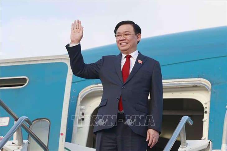 Ketua MN Vuong Dinh Hue Memulai Kunjungan Resmi di Republik Uruguay - ảnh 1