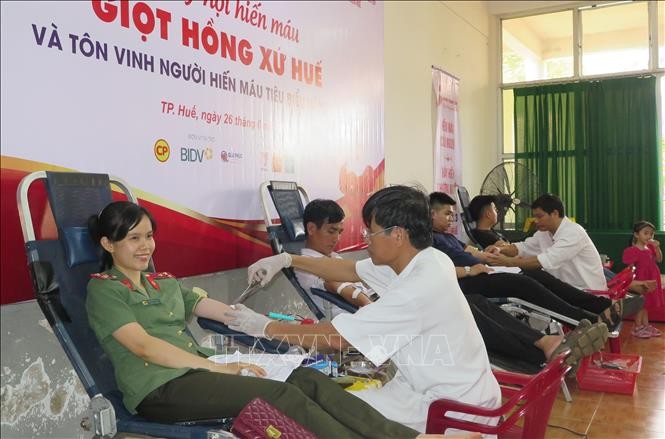 Pesta Donor Darah “Tetesan Darah Merah Bumi Hue” - ảnh 1