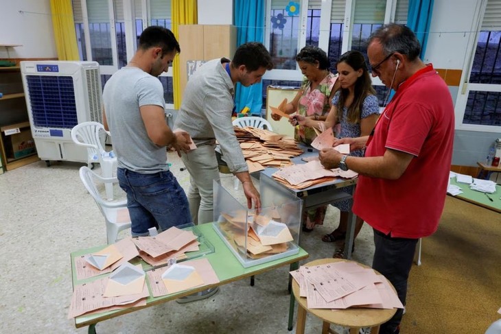 Pemilu di Spanyol: Kejar-Mengejar yang Menegangkan antara Sayap Kiri dan Sayap Kanan - ảnh 1