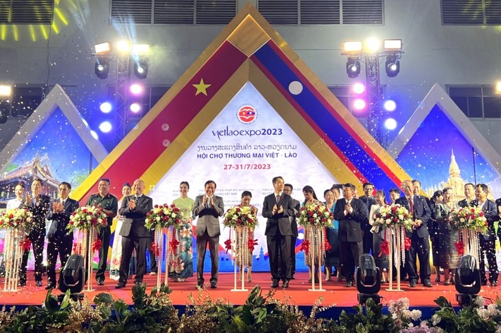 Pembukaan Pekan Raya Perdagangan Vietnam-Laos 2023 - ảnh 1