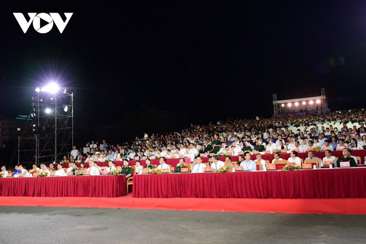 Program “Perkasa dan Kaya dari Laut Ibu Pertiwi”: Mengendap-endap  Rasa Cinta akan Laut dan Semangat Nasional - ảnh 1