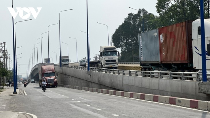 Provinsi Binh Duong Memperhebat Investasi pada Infrastruktur Perhubungan dan Mendorong Konektivitas Daerah - ảnh 2