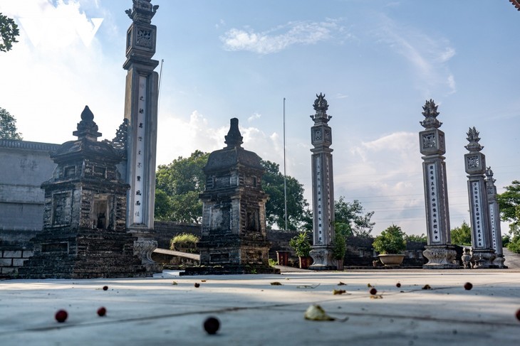 Uniknya Pagoda yang Memiliki Lebih dari 30 Menara di Provinsi Hai Duong - ảnh 11