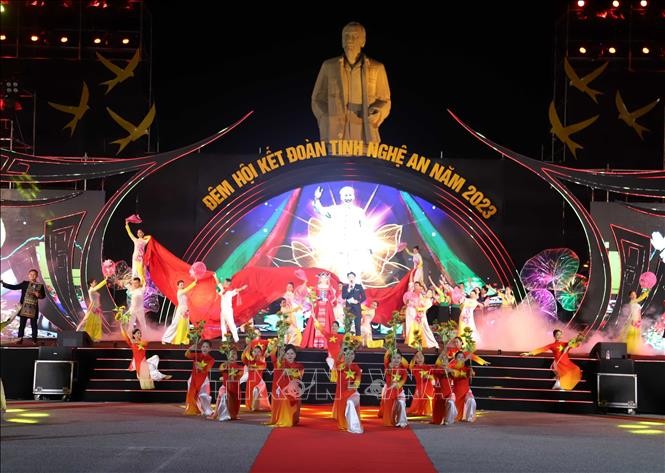 Program Kesenian Istimewa “Malam Festival Persatuan” - ảnh 1