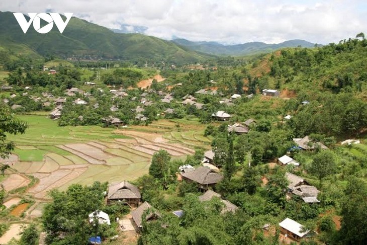 Keindahan Kerajinan Menenun Tradisional dari Warga Etnis Minoritas Lu - ảnh 1