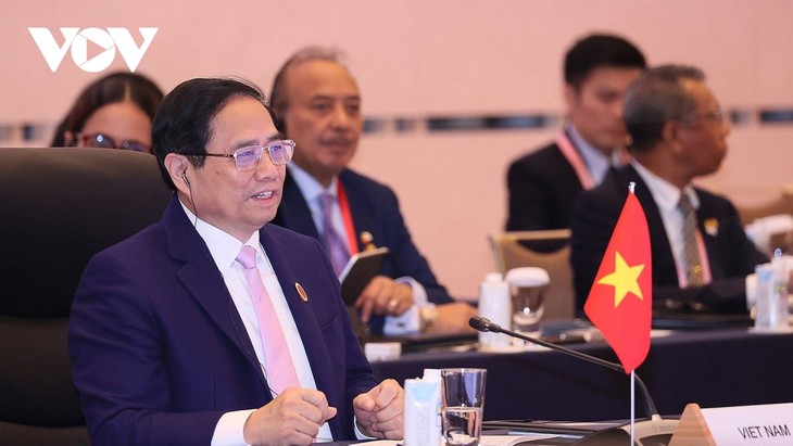 PM Vietnam, Pham Minh Chinh Akhiri dengan Baik Kehadiran pada KTT Peringatan HUT ke-50 Hubungan ASEAN-Jepang dan Kegiatan Bilateral di Jepang - ảnh 1