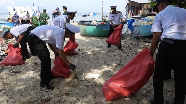 Kampanye Sukarela “Mars Hijau” untuk Bersinergi Cabut Kartu Peringatan terhadap Hasil Perikanan - ảnh 1