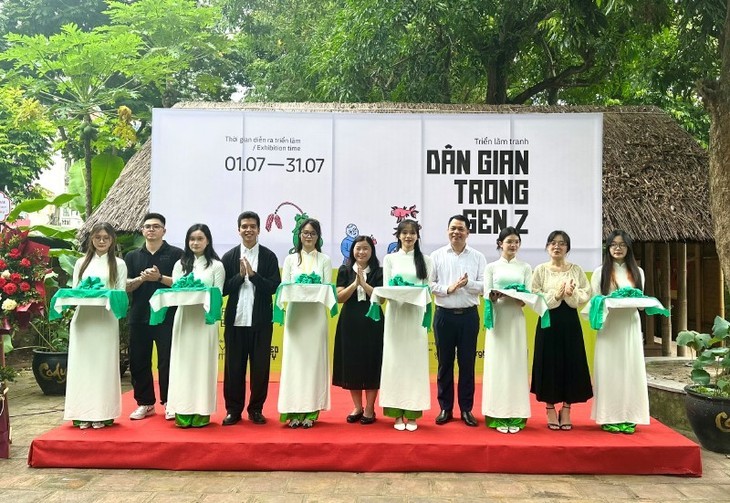 Gen Z Membawa Sudut Pandang Baru tentang Lukisan Rakyat kepada Publik - ảnh 1