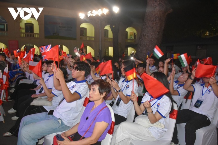 Pembukaan Perkemahan Musim Panas Vietnam 2024: Menghubungkan Kaum Remaja Perantau dengan Kampung Halaman - ảnh 2