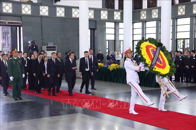 Banyak Warga dan Sahabat Internasional Datang Berziarah kepada Sekjen Nguyen Phu Trong - ảnh 3