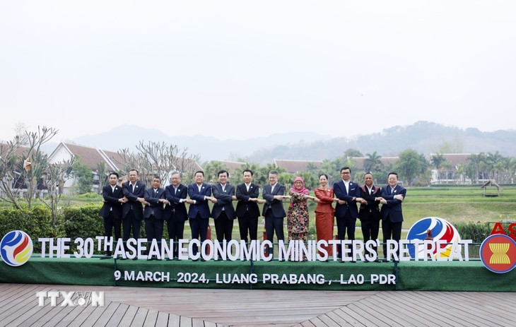 Masa 29 Tahun Masuk ASEAN: Vietnam Berikan Sumbangan Positif pada Perkembangan dan Kesuksesan ASEAN - ảnh 1