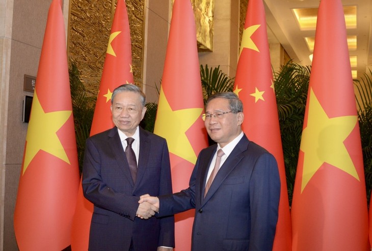 Sekjen, Presiden Vietnam, To Lam Lakukan Pertemuan dengan PM Tiongkok, Li Qiang - ảnh 1