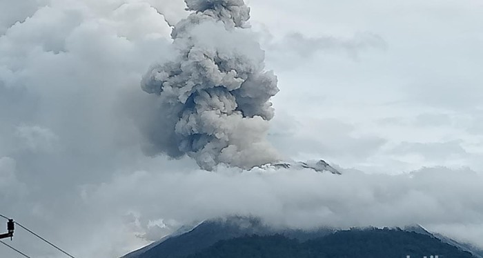 Gunung Berapi Indonesia Meletus Sehingga Tewaskan Sedikitnya 9 Orang - ảnh 1