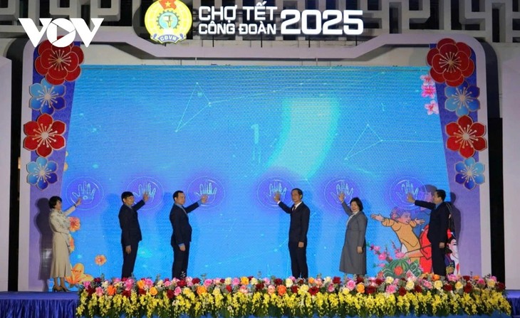 Pembukaan Pasar Hari Raya Tet Serikat Buruh Naisonal Tahun 2025 - ảnh 1