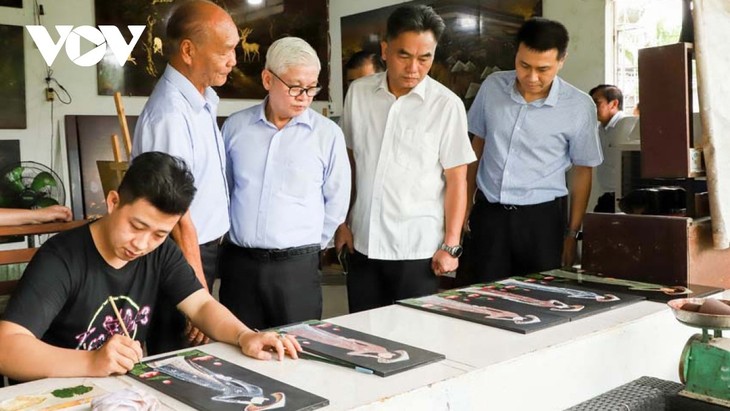 Membangkitkan Desa Kerajinan Tradisional di Provinsi Binh Duong - ảnh 3