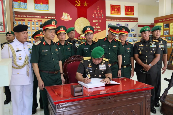 Mendorong Kerja Sama Pertahanan Vietnam-Indonesia - ảnh 9