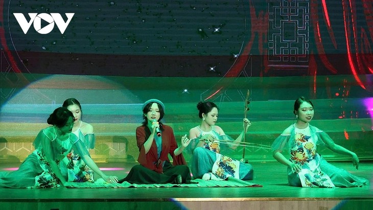 Kebudayaan Tradisional dari Tiga Bagian Vietnam Berkumpul dalam Program “Suara Bumi Warisan” - ảnh 1