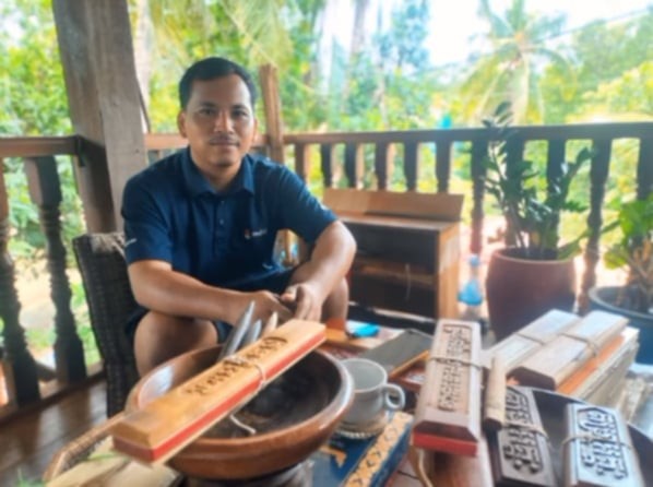 Bapak Lot Loeng: Lebih dari Dua Puluh Tahun Melestarikan dan Mengajarkan Sleukrit, Warisan Budaya Khmer - ảnh 1
