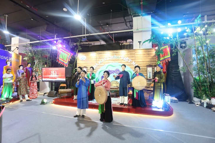 Konvergensi Identitas - Menegaskan Posisi Budaya Vietnam dalam Aliran Modern - ảnh 2