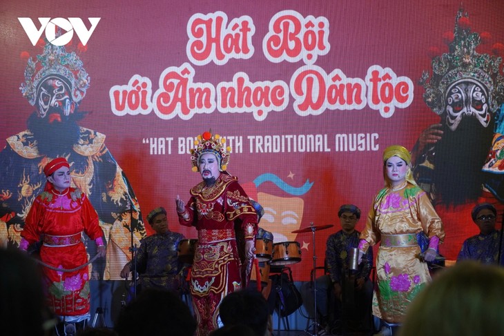 Nyanyian Lagu Rakyat Boi Kota Ho Chi Minh Melaksanakan Misi Penyebaran Budaya - ảnh 1