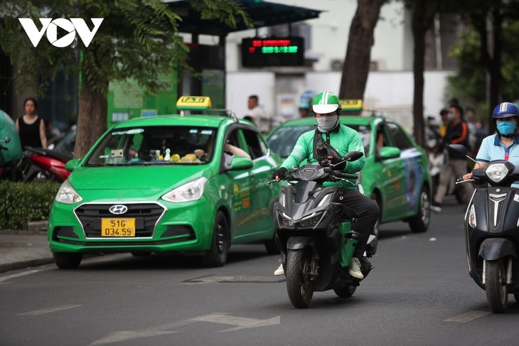 Kota Ho Chi Minh Menglistriki Kendaraan Berteknologi - Perjalanan Perkotaan Hijau - ảnh 1