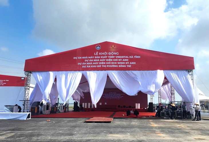 Vietnam Secara Serentak Memulai Pembangunan dan Meresmikan 234 Proyek Besar Senilai 136 Miliar USD - ảnh 1