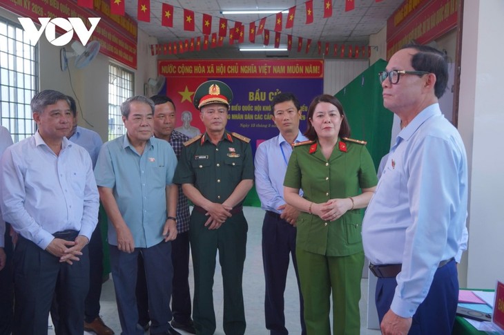 Wakil Ketua MN Vietnam, Tran Quang Phuong Periksa Persiapan Pemilu di Kota Can Tho - ảnh 1
