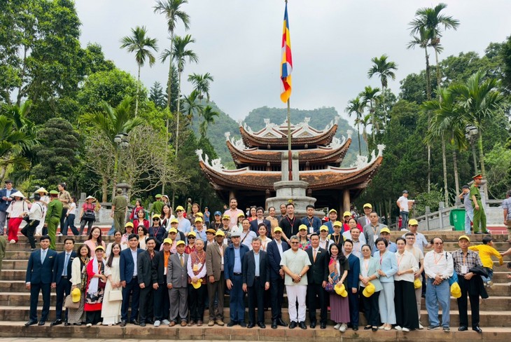 Menyosialisasikan Nilai Sejarah dan Budaya Khas Vietnam Melalui Program “Perjalanan Musim Semi Persahabatan 2026” - ảnh 1