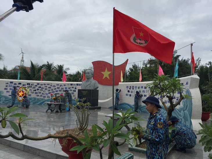 Hari Raya Tet di Pulau-Pulau dan Daerah Perbatasan Tanah Air - ảnh 1