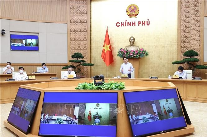 Perdana Menteri Pham Minh Chinh Tegaskan Pemerintah Akan Segera Memproduksi Vaksin di Dalam Negeri - ảnh 1