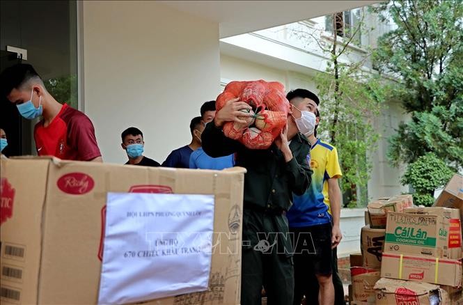 Memberikan Sumber Daya Manusia dan Peralatan Medis untuk Membantu Daerah Selatan dalam Pencegahan dan Pengendalian Wabah. - ảnh 1