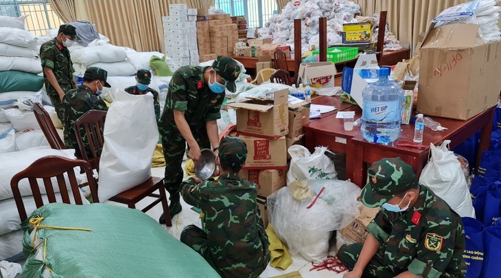 Masyarakat Kota Ho Chi Minh Menstabilkan Kehidupan Mereka dan Dengan Percaya Diri Berjuang Melawan Pandemi - ảnh 2