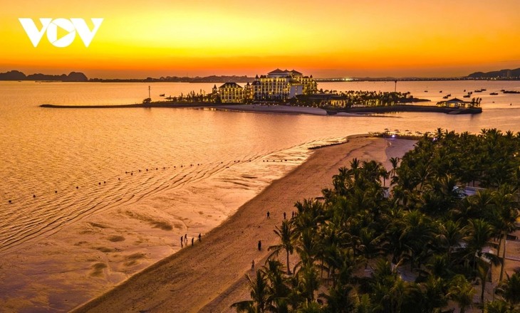 꽝닌성, 올해 11개월간 관광객 1,980만 명 맞이 - ảnh 2